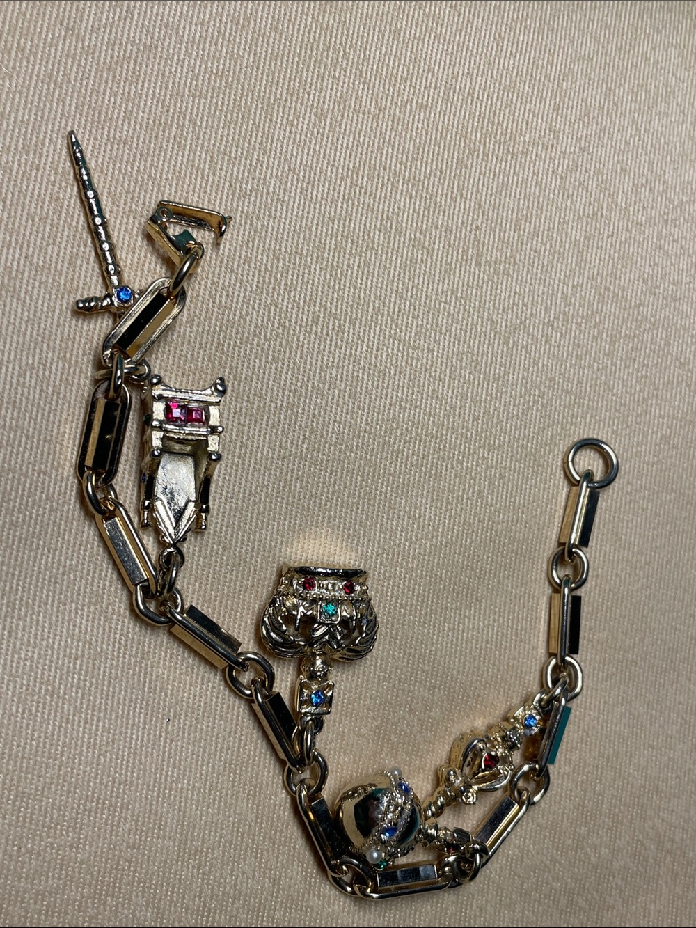 Rare Vintage Coro GoldTone Charm Bracelet Coronation/Royal Inspired Like New - Picture 14 of 16